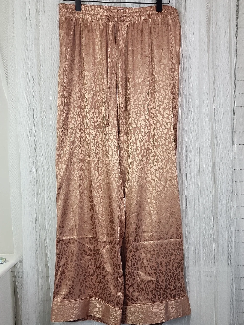 Show Me Your‎ Mumu Satin Leopard Jacquard Pajama Pants — Rose. Size L
